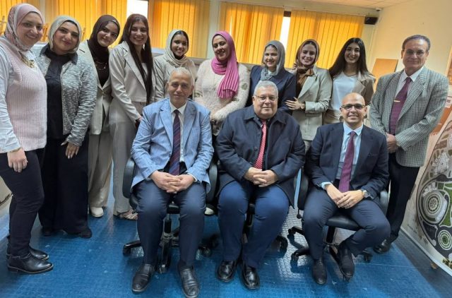 تحت رعايه الأستاذ الدكتور عادل عبد الغفار رئيس الاكاديميه الدوليه للهندسه وعلوم الاعلام والاستاذة الدكتورة نيفين بدوي عميدة شعبة الهندسة تم مناقشة مشروعات التخرج لبرنامج الهندسة المعمارية حيث قدم الطلاب 12 مشروعا متميزا مكنهم من التخرج بتفوق ، وهذه المشروعات تلبي متطلبات الدوله المصريه المعلنة ضمن خطه 2030 ومن أبرز هذه المشروعات مشروع العودة هنا تكتب الحكايه من جديد وهو خاص بإعادة اعمار غزة من خلال ثلاثة مشروعات حيوية ، ومشروعات الدولة المصرية مدينه البحوث العلمية ومركز علوم الفضاء والطيران ومنتجع الإستشفاء بالطب البديل في البحر الأحمر ومدينة العدالة في سيناء وميناء بحري دولي في طابا ومدينة السيارات فورميولا في العلمين الجديدة ومنتجع سياحي في جزيرة فرعون بالبحر الأحمر والمدينة الرياضيه الخدمية في العاصمه الجديدة ومركز تأهيل أطفال الشوارع بالقاهرة الكبرى 
أشرف على المشروعات أستاذ المقرر الدكتور محي الدين البطوط والمعيدة المهندسة بسنت اشرف وقام بالتحكيم الأستاذ الدكتور المعماري شريف العطار نائب رئيس جامعة الفيوم كممتحن خارجي والدكتور عزيز حسين كممتحن داخلي بالاضافة الى الدكتور محيى الدين البطوط مشرف قسم الهندسة المعمارية كما حضر المناقشات وشارك بها فريق برنامج الهندسة المعمارية الدكتور محمد عميره والدكتورة سمر السيد والدكتور تقي عابدين والمدرس المساعد المهندسه ميار مجدي
تأتي هذه المشروعات للتأكيد علي أهمية دور القطاع التعليمي في تأهيل الكوادر للاستعداد لسوق العمل واستعدادهم العملي والمهني، مؤكدًا أن مشروع التخرج لم يكن مجرد متطلب دراسي، بل تجربة علمية متكاملة تعكس مستقبلًا واعدًا في مجال الهندسه المعمارية .