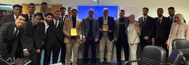 برعاية الأستاذ الدكتور/عادل عبد الغفار رئيس الأكاديمية والأستاذة الدكتورة/نيفين بدوي عميد شعبة الهندسة تم مناقشة مشروعات التخرج لبرنامج هندسة القوى والآلات الكهربية وقد تشكلت لجنة المناقشة والتحكيم من نخبة من الاساتذه والخبراء  المتخصصين ، الأستاذ الدكتور /محمد أحمد مصطفى (أستاذ هندسة القوى الكهربية بجامعة القاهرة – محكماً خارجياً).
الدكتور /شادي ممدوح صادق (دكتور  بقسم هندسة القوى الكهربية – مشرفاً ومحكماً داخلياً). المهندس حمدي أنور (خبير التصميمات الهندسية الكهربية – مشرفاً ومحكماً).هذا وقد استعرض الطلاب خلال المناقشة مشروعاً انقسم إلى مسارين تقنيين:
المسار الأول: تصميم الشبكة الكهربائية للبنية التحتية لمدينة صناعية ذكية، شمل تصميم محطة تحويل (66/22 ك.ف)، وتخطيط الموزعات والكابلات واختيار مهمات القطع والوقاية بدقة عالية.
المسار الثاني: التصميم الداخلي لمصنع مواد غذائية، وتضمن منظومة الإنارة والقوى، واختيار المحولات والقواطع، بالإضافة إلى تصميم أنظمة الطوارئ (UPS والمولدات) لضمان استمرارية التغذية للأحمال الحرجة.
أشادت لجنة المناقشة والحكم بالمستوى التقني والقدرة على ربط الجانب الأكاديمي بالتطبيقات الصناعية الحديثة 
ختامًا لمناقشة مشاريع تخرج قسم هندسة القوى الكهربائية..  
شهدنا إبداعًا استثنائيًا يجمع بين النظرية والتطبيق، وأفكارًا مبتكرة تُظهر جاهزية مهندسينا الشباب لخوض غمار المنافسة في سوق العمل.  
تهانينا للخريجين وللمشرفين، ونتمنى للجميع مستقبلًا مشرقًا يضيء بتقنياتهم وابتكاراتهم. 💡