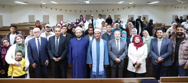 الأكاديمية تحتفي بختام مسابقة القرآن الكريم والتلاوة وتكرّم الفائزين ...

في أجواء إيمانية مميزة، وتحت رعاية الأستاذ الدكتور/ عادل عبد الغفار – رئيس الأكاديمية والأستاذ الدكتور / طارق حسنين عميد شعبة إدارة الأعمال و الأستاذ الدكتور / خالد عبدالجواد عميد شعبة علوم الإعلام و الاستاذة الدكتورة / نفين بدوي عميد شعبة الهندسة و لفيف من أعضاء هيئةالتدريس والجهاز الإداري ، نظّمت الأكاديمية الدولية للهندسة وعلوم الإعلام ندوة "رمضان والقرآن… الطريق إلى الجنة"، وذلك بالتزامن مع ختام مسابقة القرآن الكريم ومسابقة التلاوة.

وقد شهدت الفعالية حضورًا متميزًا وتفاعلًا كبيرًا من أبنائنا الطلاب، بحضور الشيخ الدكتور/ يسري  عزام، والشيخ/ محمد إبراهيم الجزار، حيث تم تكريم الفائزين بالمراكز الأولى تقديرًا لجهودهم المشرفة وتميّزهم في حفظ وتلاوة كتاب الله، وذلك على النحو التالي:

🏆 أولًا: مسابقة القرآن الكريم

🔹 المستوى الأول: حفظ القرآن الكريم كاملًا
🥇 المركز الأول: مريم ياسر أنور
🥈 المركز الثاني: محمد طه عبد الفتاح

🔹 المستوى الثاني: نصف القرآن الكريم
🥇 المركز الأول: أحمد علي محمود
🥈 المركز الثاني: رضوى ناصر عبد السلام
🥉 المركز الثالث: سهيلة أحمد أحمد

🔹 المستوى الثالث: حفظ (3) أجزاء
🥇 المركز الأول: إسراء محمد حسين
🥈 المركز الثاني: صافي خالد شوقي
🥉 المركز الثالث: نورهان شعبان أحمد
🥉 المركز الثالث مكرر: مالك حسام عبد الحكيم

🏆 ثانيًا: مسابقة التلاوة
🥇 المركز الأول: أبو بكر هاني حسين
🥈 المركز الثاني: تقى عمر محمود
🥉 المركز الثالث: أحمد علي محمود

🎖️ وإذ تتقدم الأكاديمية بخالص التهنئة لأبنائها الطلاب الفائزين، فإنها تثمن هذا الأداء المشرف، وتتمنى لهم دوام التفوق والنجاح.

🙏 كما تتوجه الأكاديمية بالشكر والتقدير لكل من ساهم في تنظيم وإنجاح هذه الفعالية المباركة.